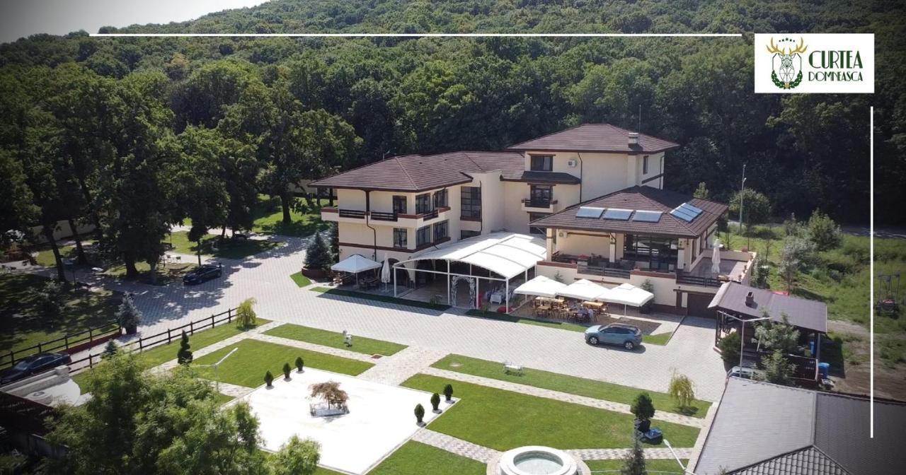 Hotel Curtea Domneasca Vaslui Exteriér fotografie