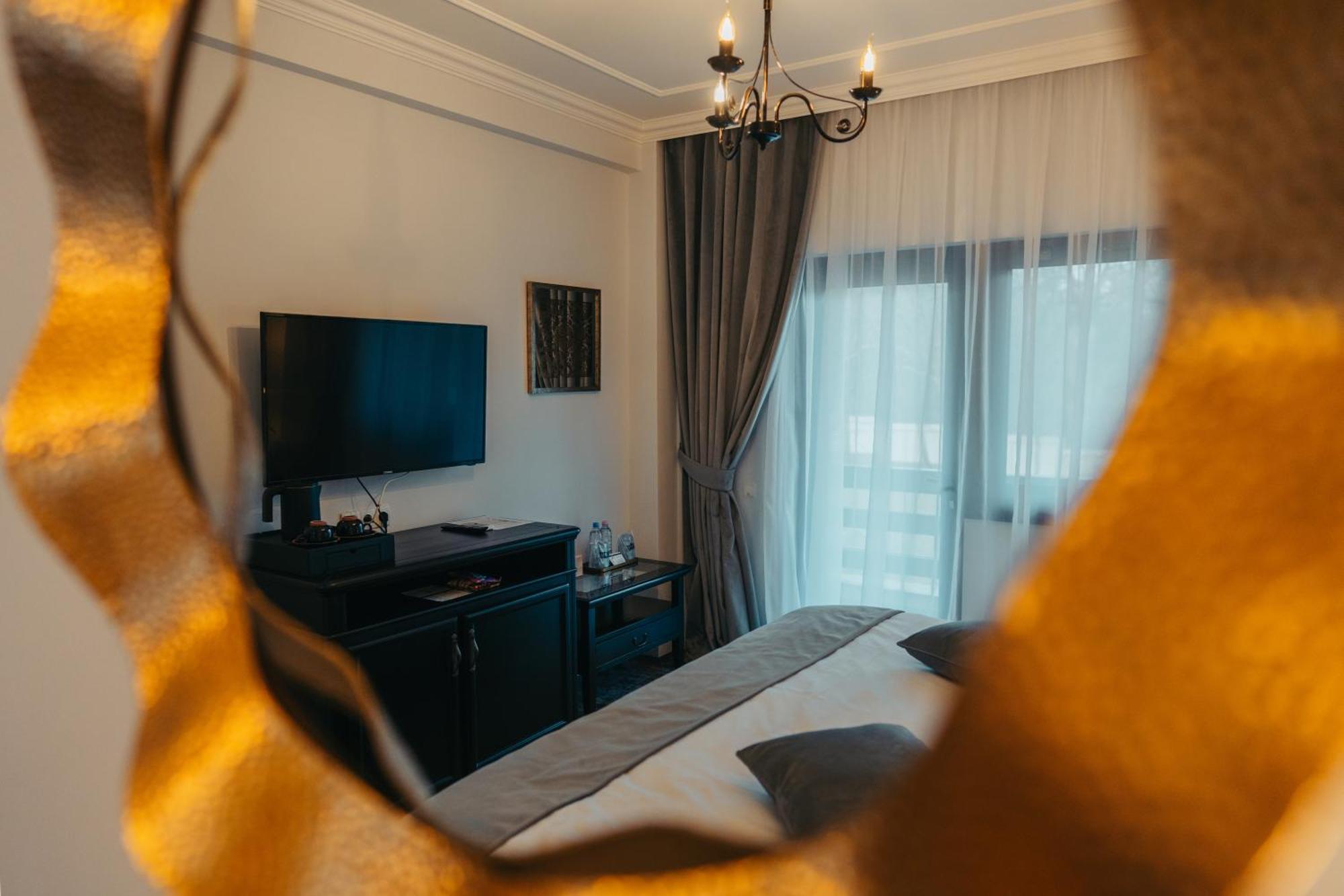 Hotel Curtea Domneasca Vaslui Exteriér fotografie