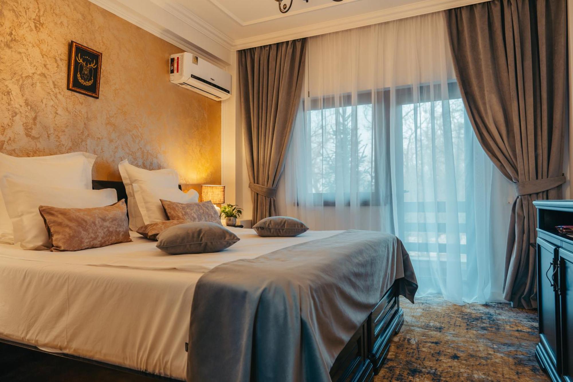 Hotel Curtea Domneasca Vaslui Exteriér fotografie