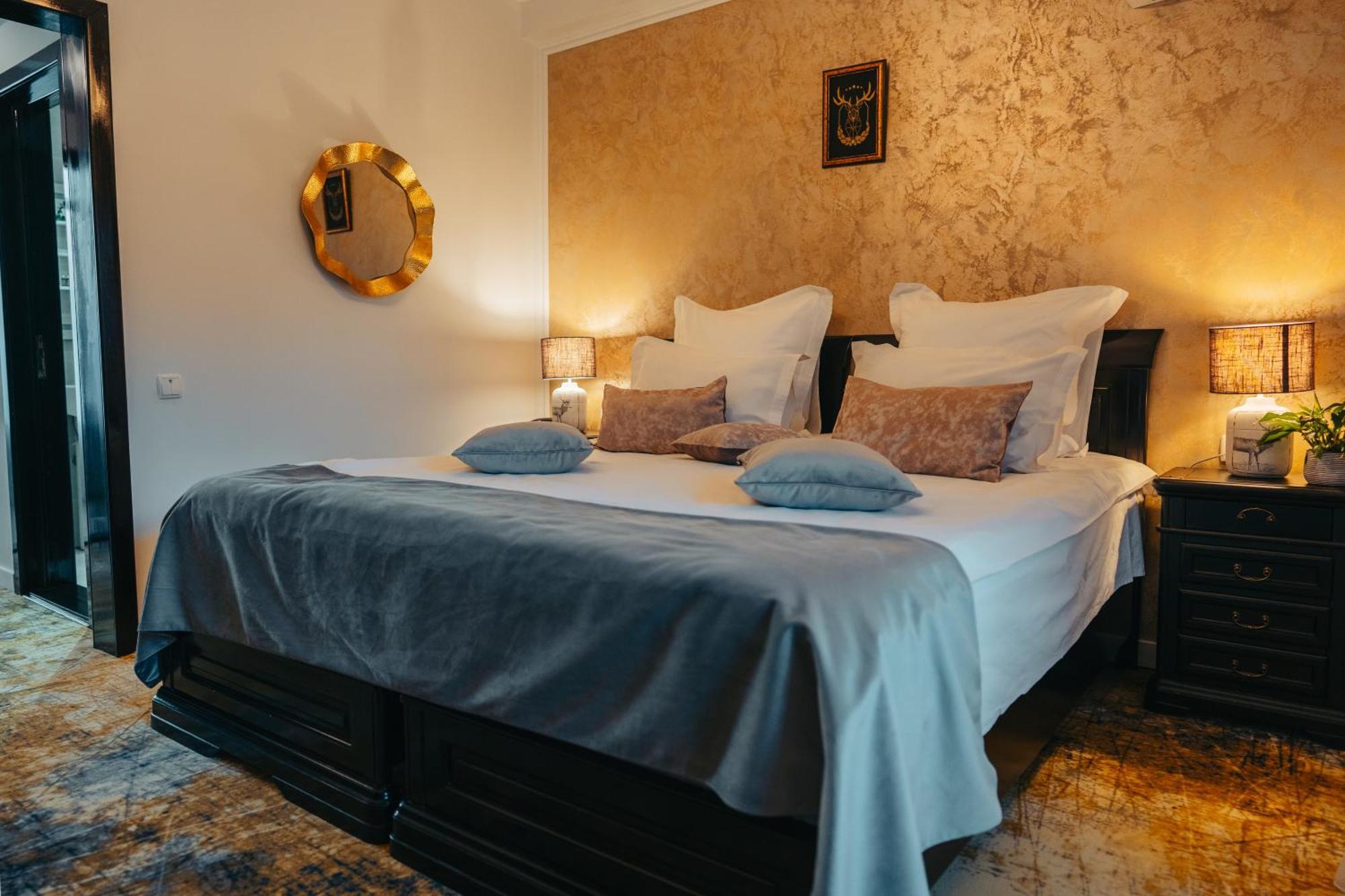 Hotel Curtea Domneasca Vaslui Exteriér fotografie
