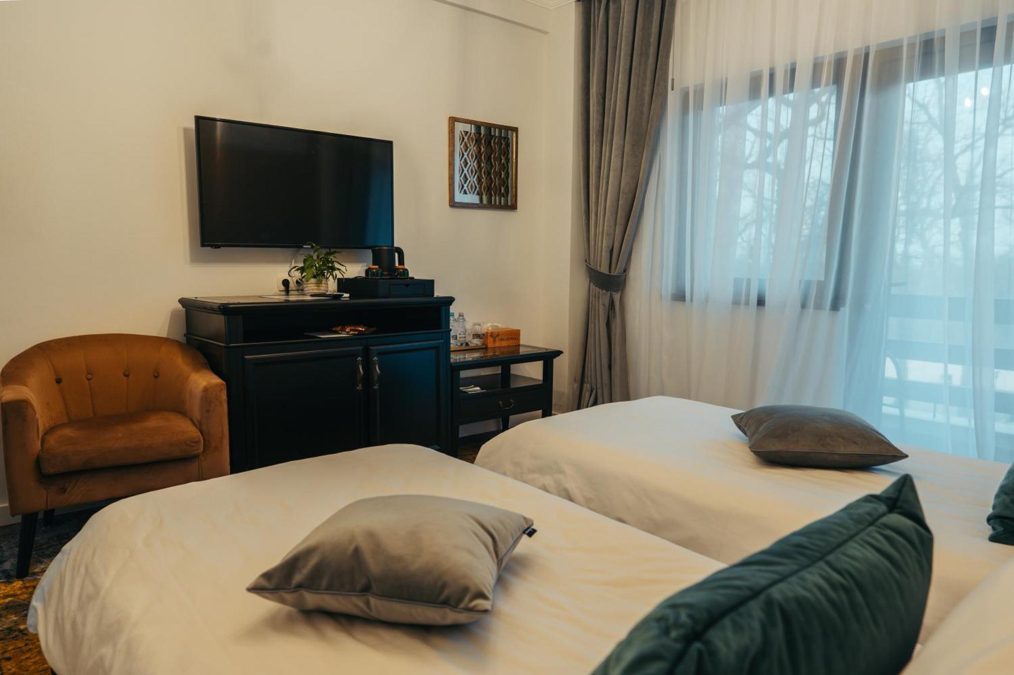 Hotel Curtea Domneasca Vaslui Exteriér fotografie