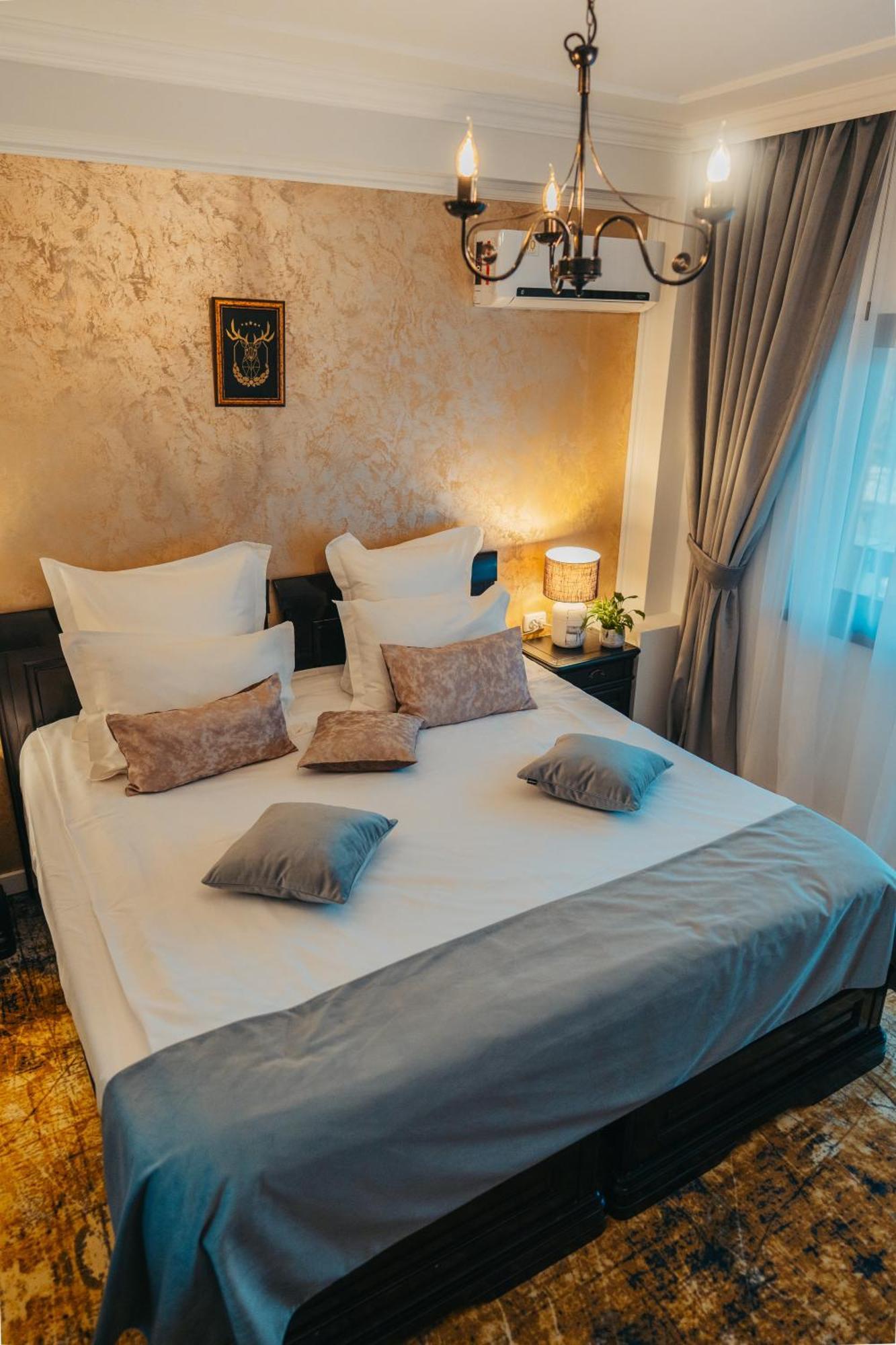 Hotel Curtea Domneasca Vaslui Exteriér fotografie