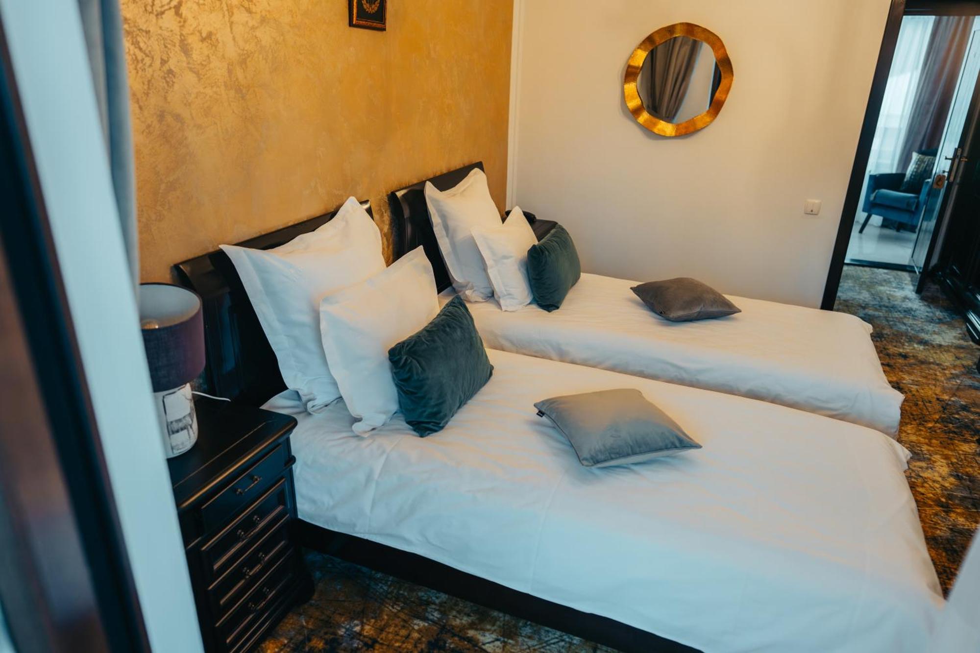 Hotel Curtea Domneasca Vaslui Exteriér fotografie
