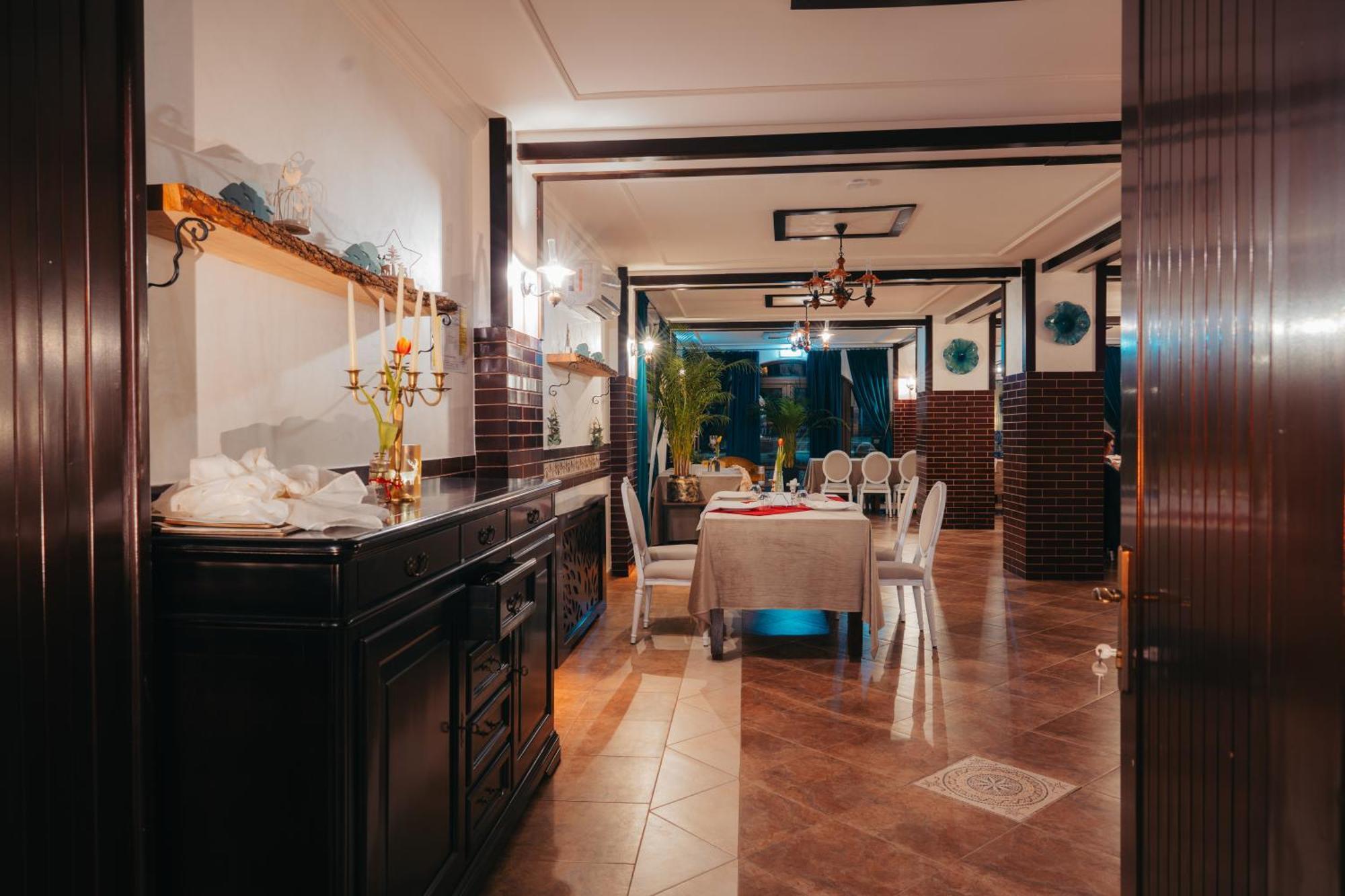 Hotel Curtea Domneasca Vaslui Exteriér fotografie