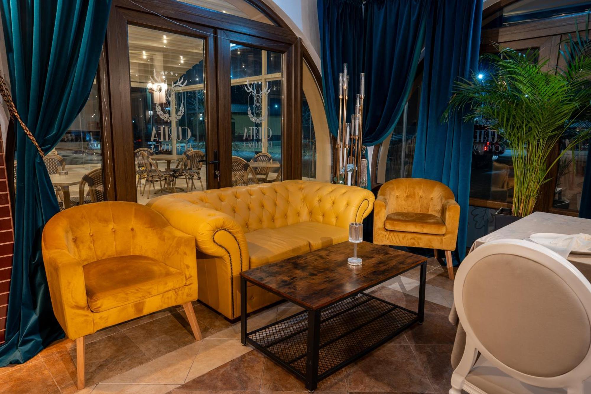 Hotel Curtea Domneasca Vaslui Exteriér fotografie