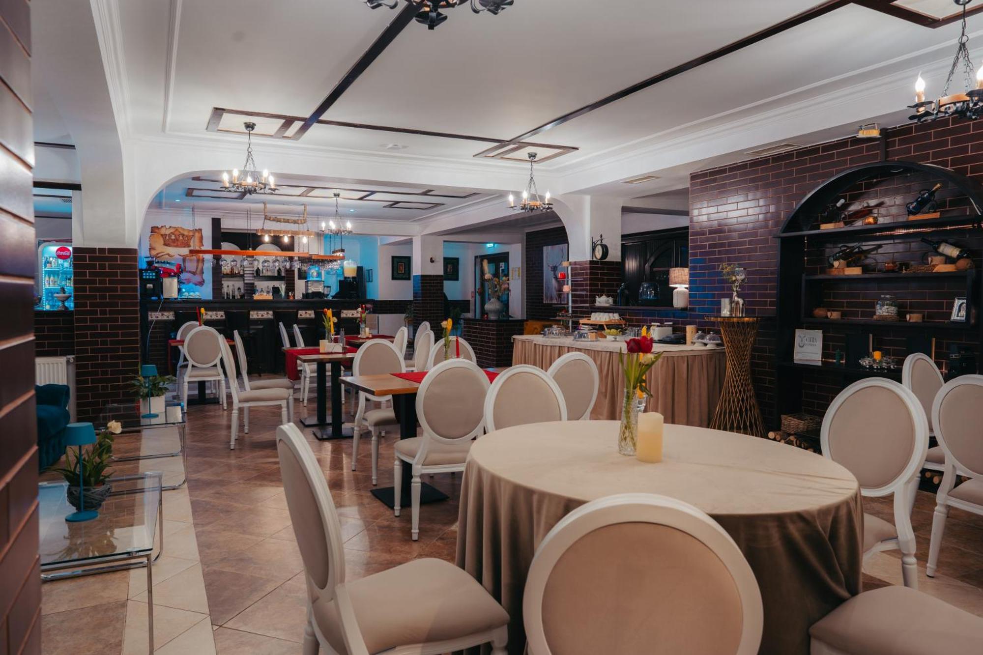 Hotel Curtea Domneasca Vaslui Exteriér fotografie