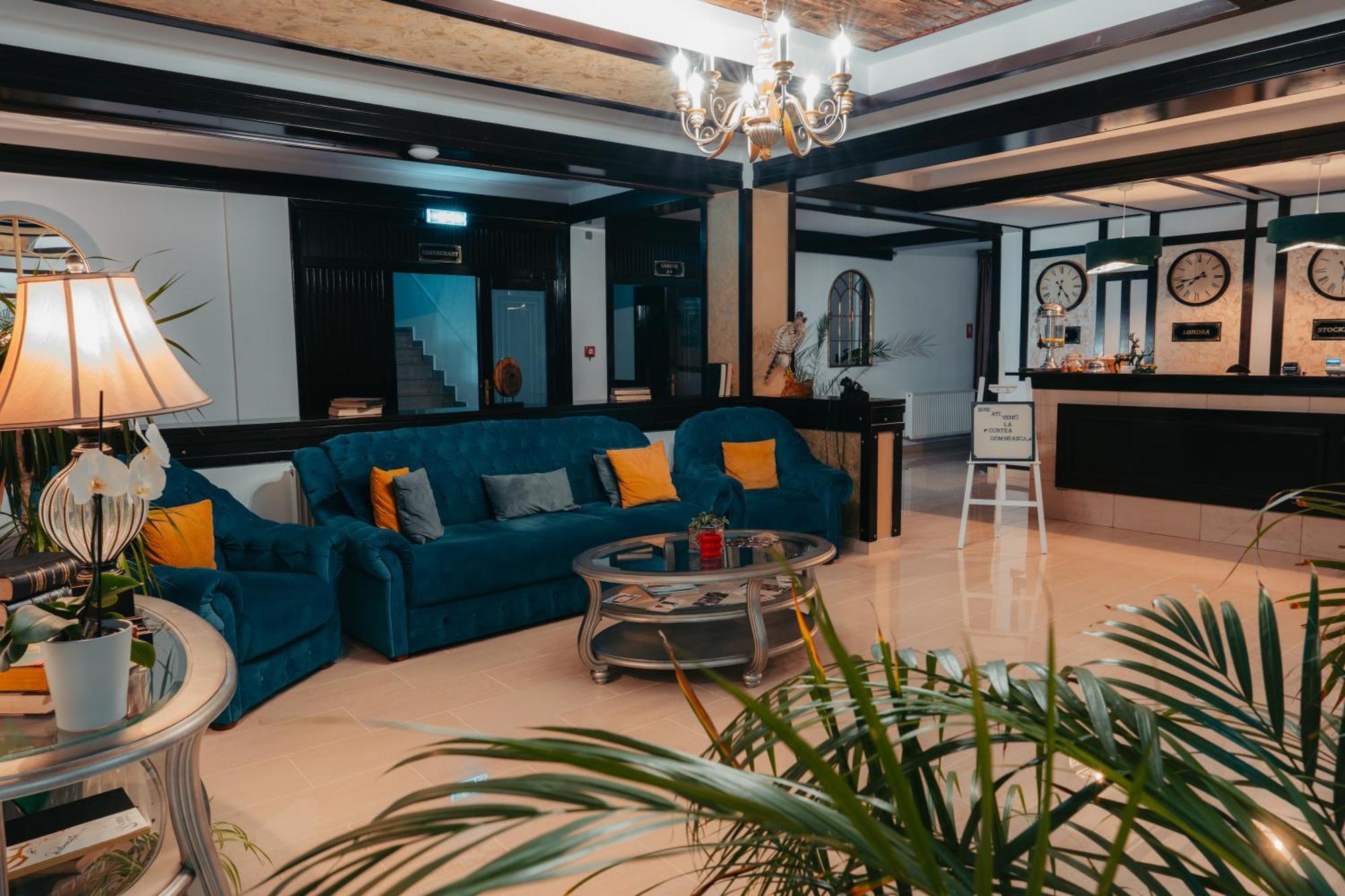 Hotel Curtea Domneasca Vaslui Exteriér fotografie